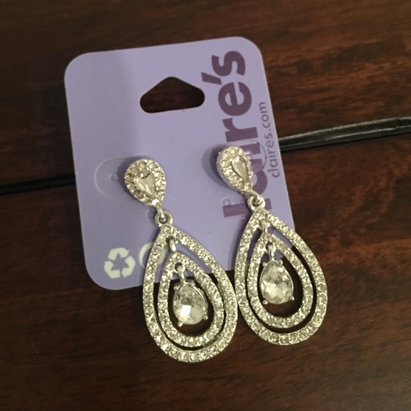 Claire's costume jewelry 5/$25 - Picture 2 of 5